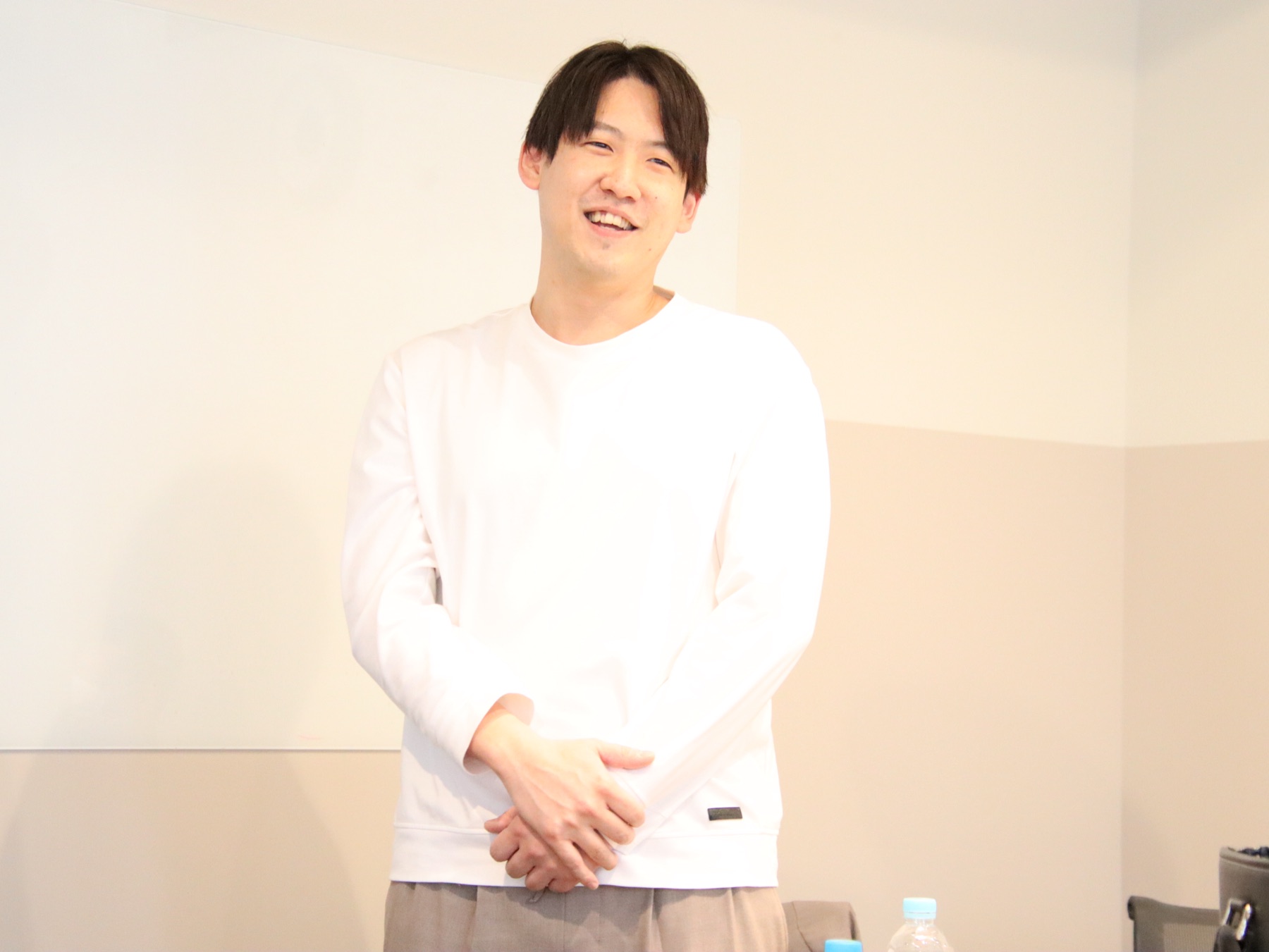 施術者がご案内する様子